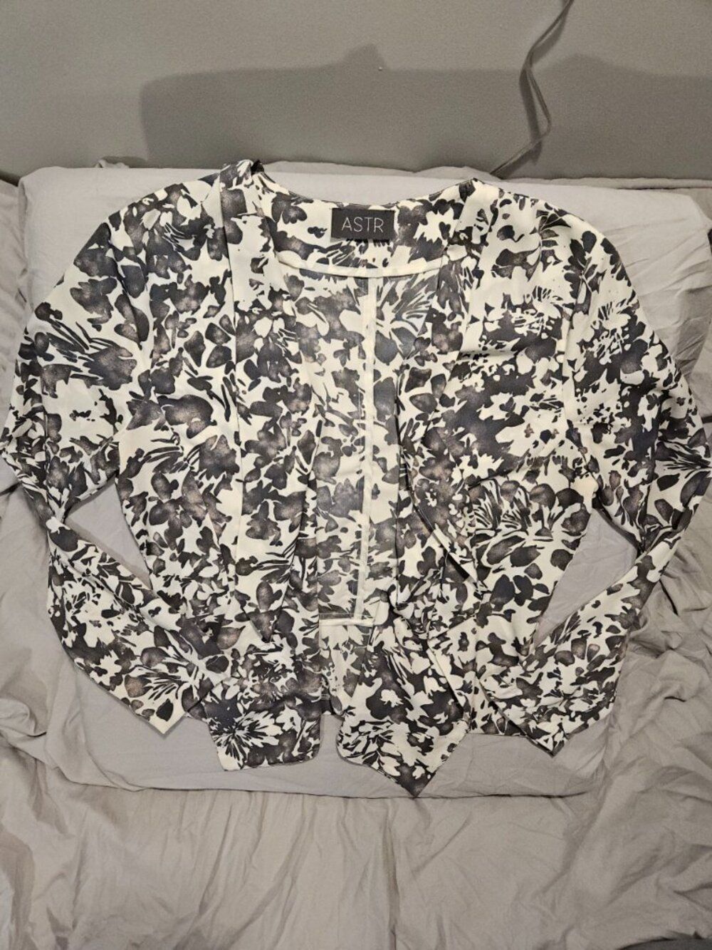 ASTR the Label Charcoal & Ivory Floral Open Front Waterfall Blazer Jacket - Smal